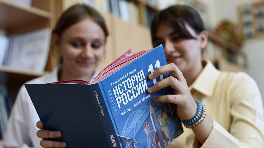 Старшеклассникам выдали новые учебники истории: новые факты вызвали много споров