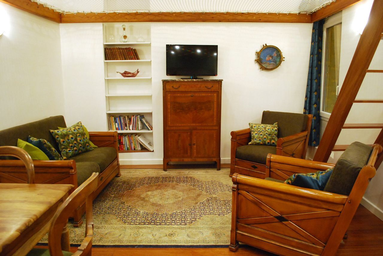 Эта пара из США купила дешевую квартиру во Франции, чтобы дать своим детям другое воспитание.