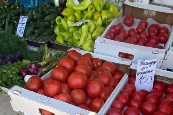 Почему этой осенью цены на сезонные овощи и фрукты не упали, а на все остальные продукты продолжают расти