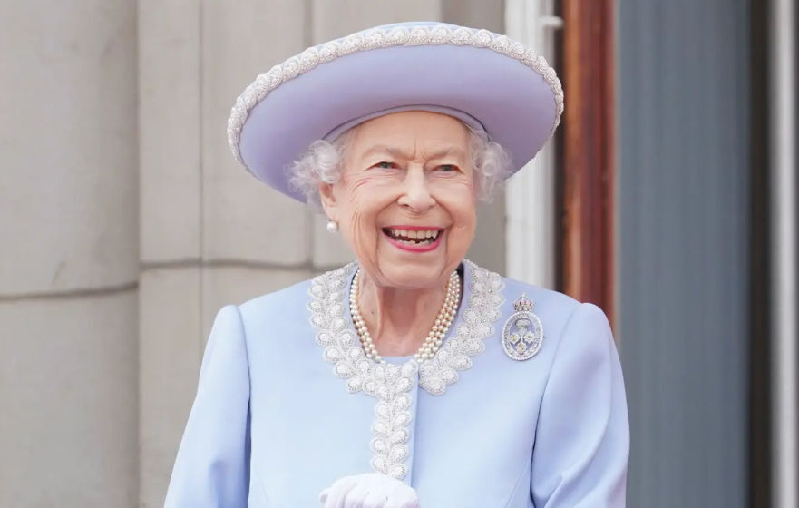 Как королевская семья справляется со смертью королевы год спустя.