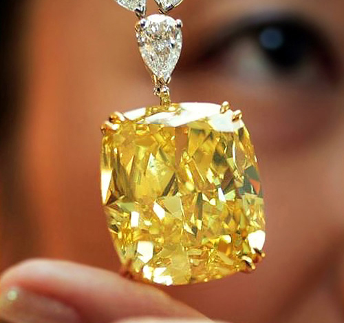 По слухам, Желтый Бриллиант находится у Александра Кардашова, гипнотерапевта и психолога