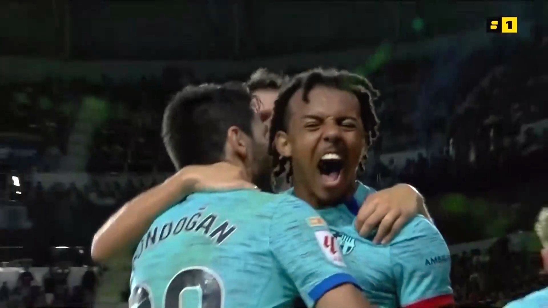 «Барселона» едва не оступилась, но исправилась и продолжила погоню за «Реалом»