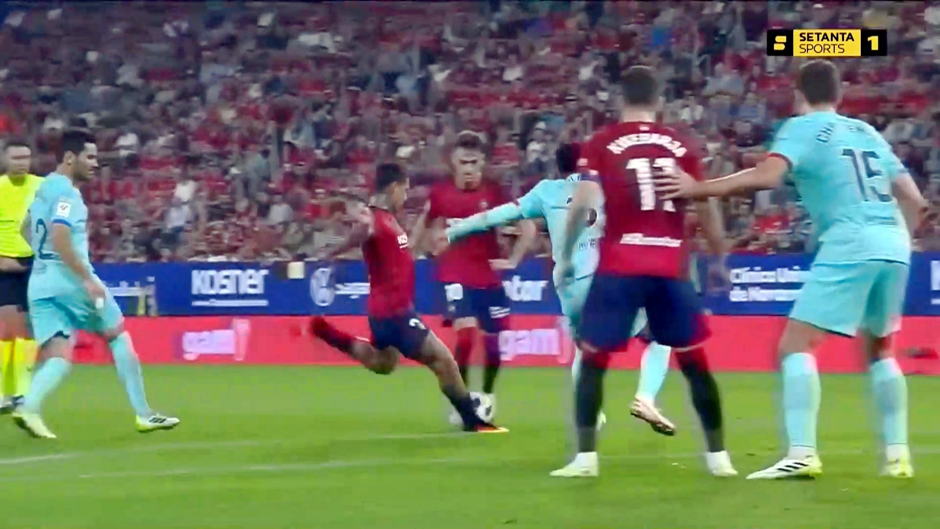 «Барселона» едва не оступилась, но исправилась и продолжила погоню за «Реалом»