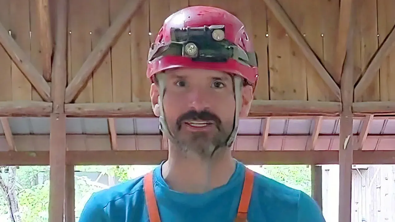 Спасатели спешат спасти американца, застрявшего в глубокой пещере в Турции!