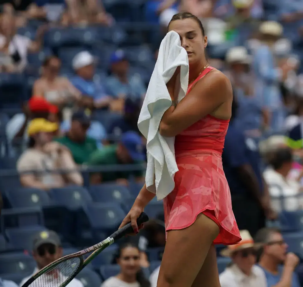 "Жаркий вызов: игроки борются с температурой на Открытом чемпионате США - 2023"