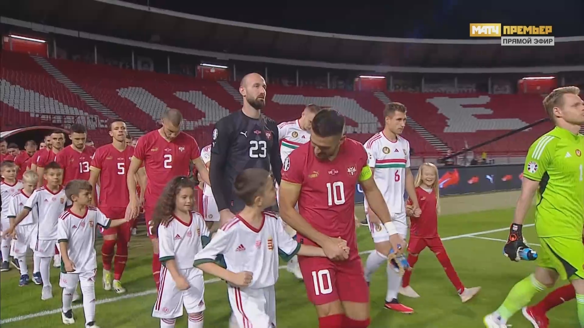 Венгры бьют сербов в Белграде