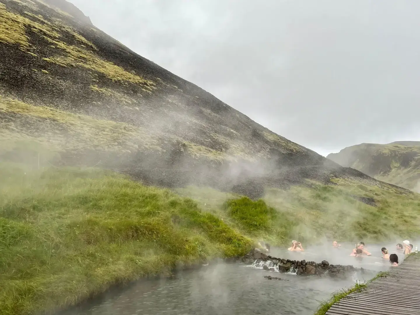 5 горячих источников в Исландии, которые не являются Голубой лагуной