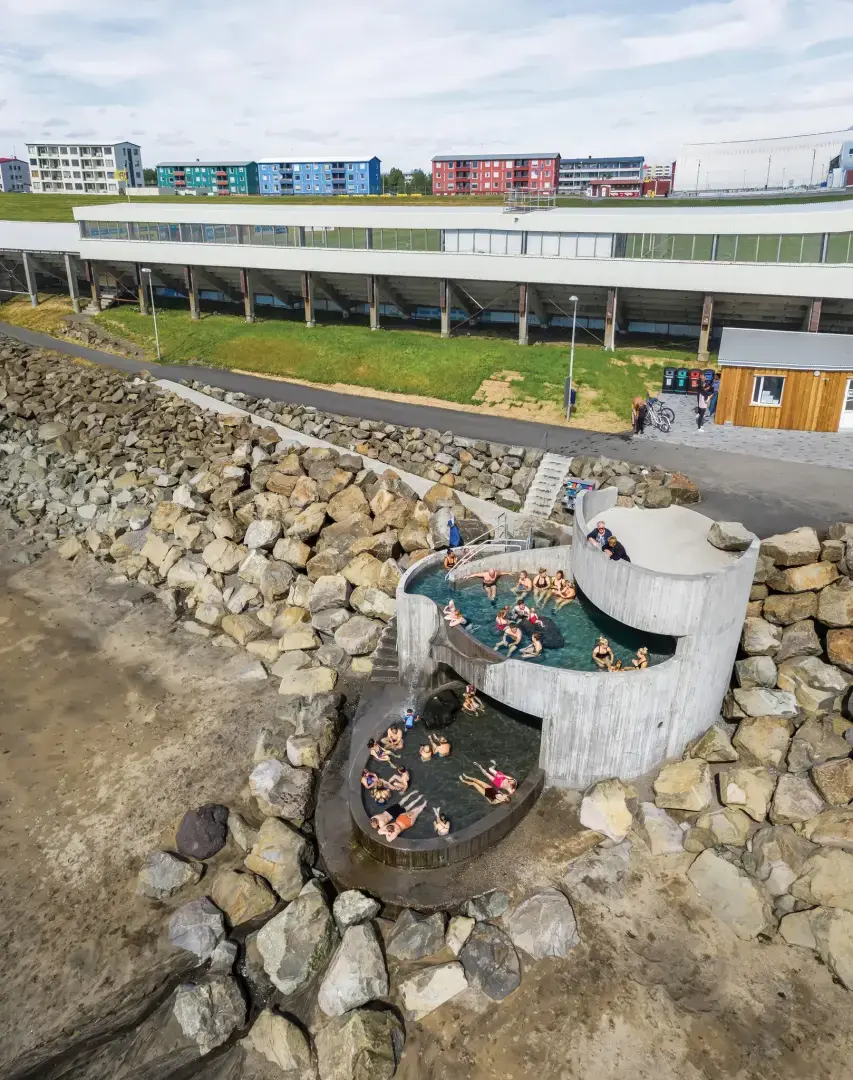 5 горячих источников в Исландии, которые не являются Голубой лагуной