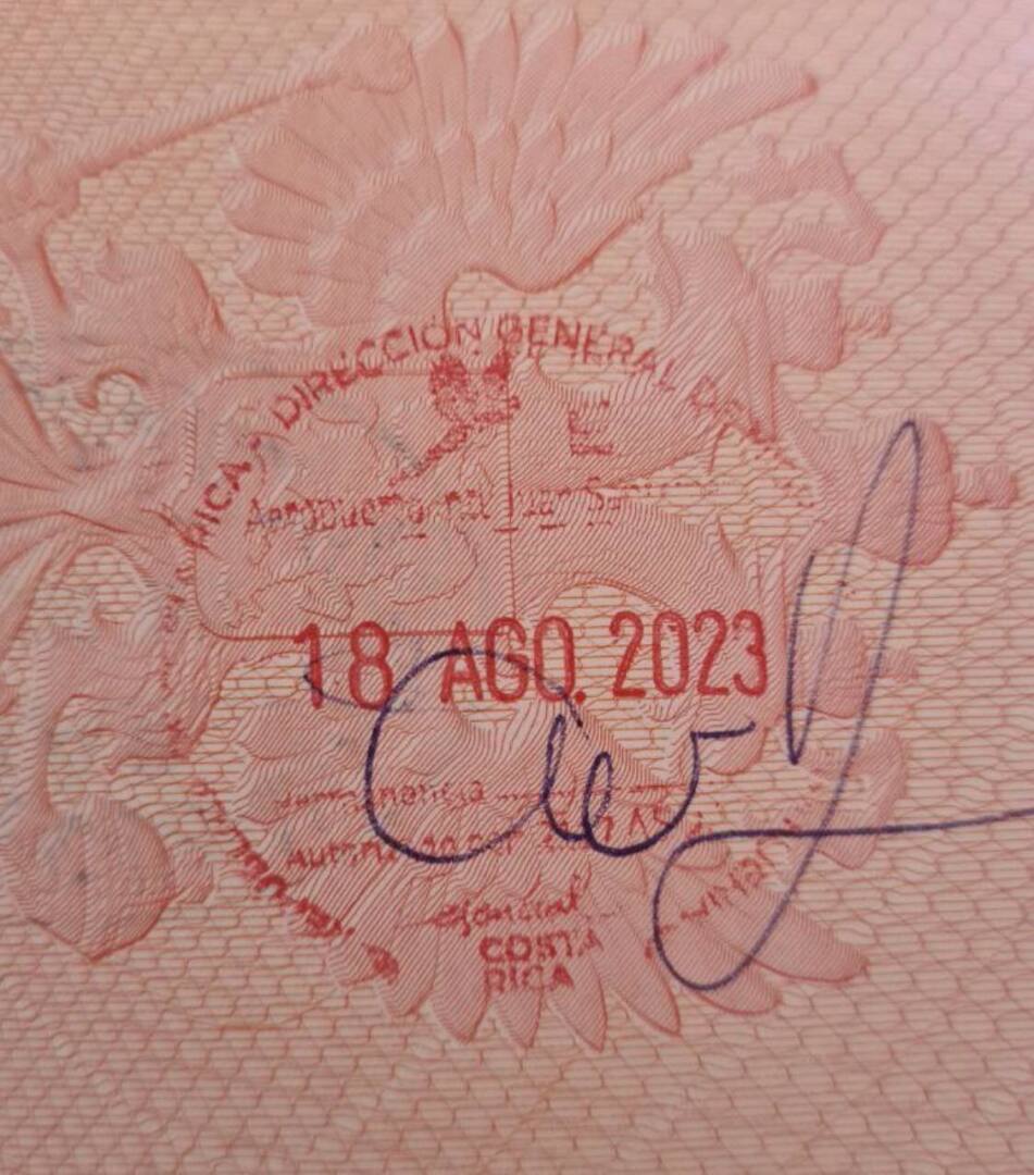 Загадка для туристов: что написал сотрудник миграционной службы Коста-Рики в штампе о въезде в страну, поставленном в паспорте гражданина РФ?