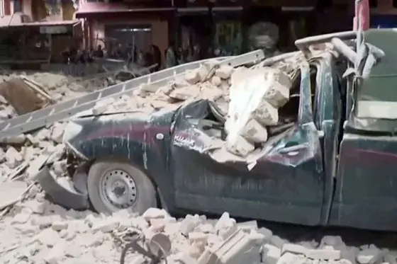 В результате землетрясения магнитудой 6,8 в Марокко число погибших выросло до 820