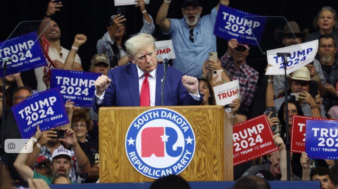 Трамп высмеивает Байдена за "электрические танки". По его словам, "зеленые" военные машины гораздо менее эффективны, чем обычная техника