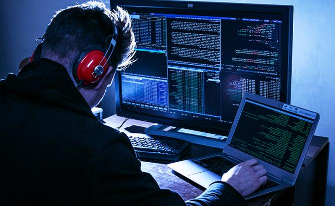 Жулики всех сортов обирают граждан России: то ли половина страны наивная, то ли мошенники у нас особые