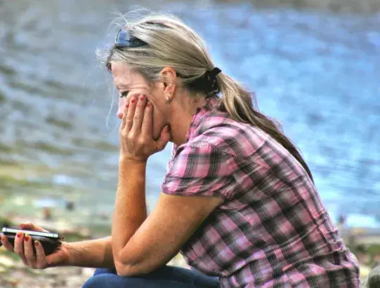 Овдовев, женщина узнала, что она уже давно не жена, а квартиру муж завещал племяннице: что решил суд