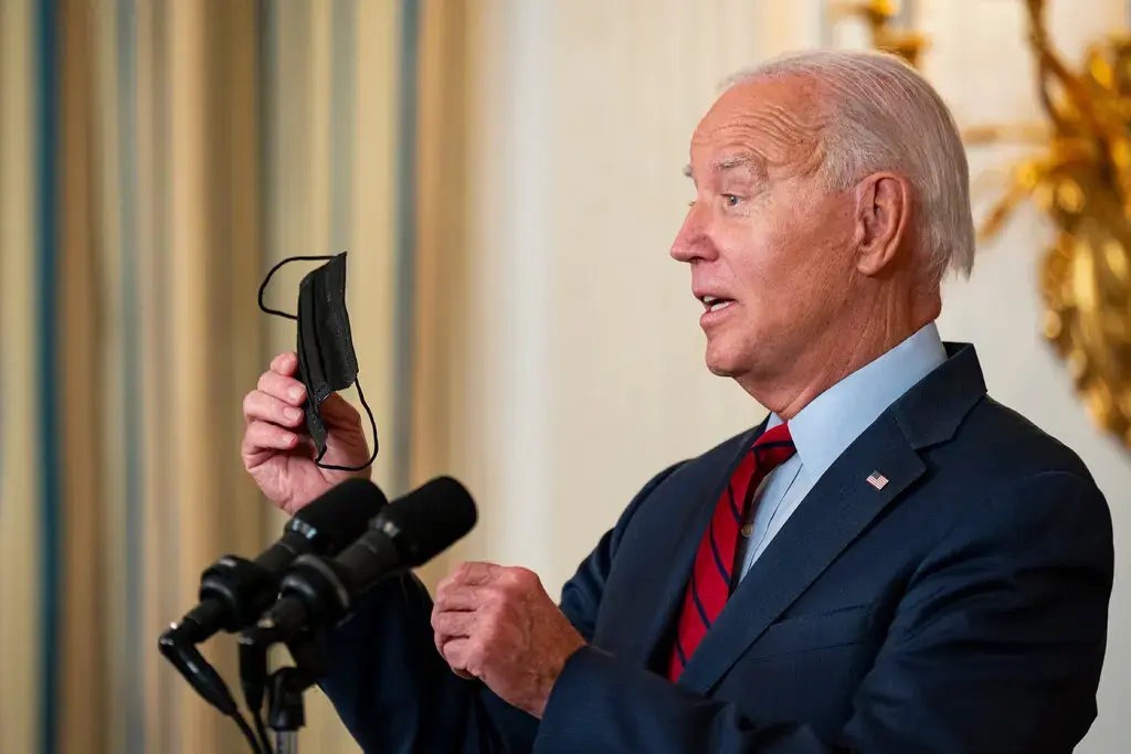 Герой Ковида или "запертый Рон"? ДеСантис и Трамп возобновляют политику борьбы с пандемией.