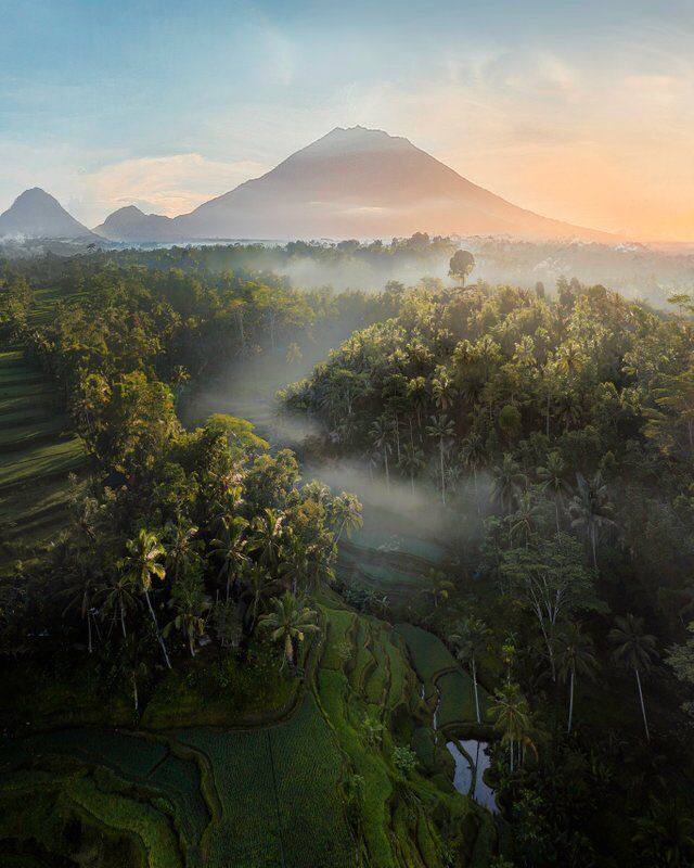 "Бали: откройте духовное наследие и тропическую красоту"