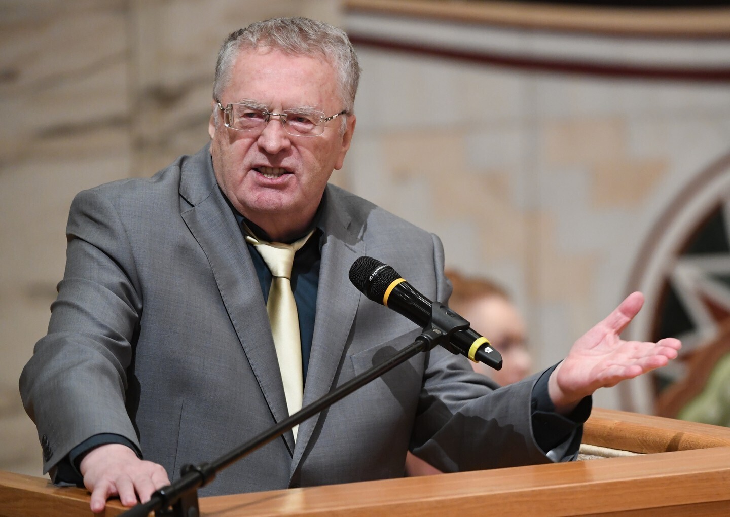 "Владимир Жириновский: Политический Феномен и Его Влияние на Судьбу России"