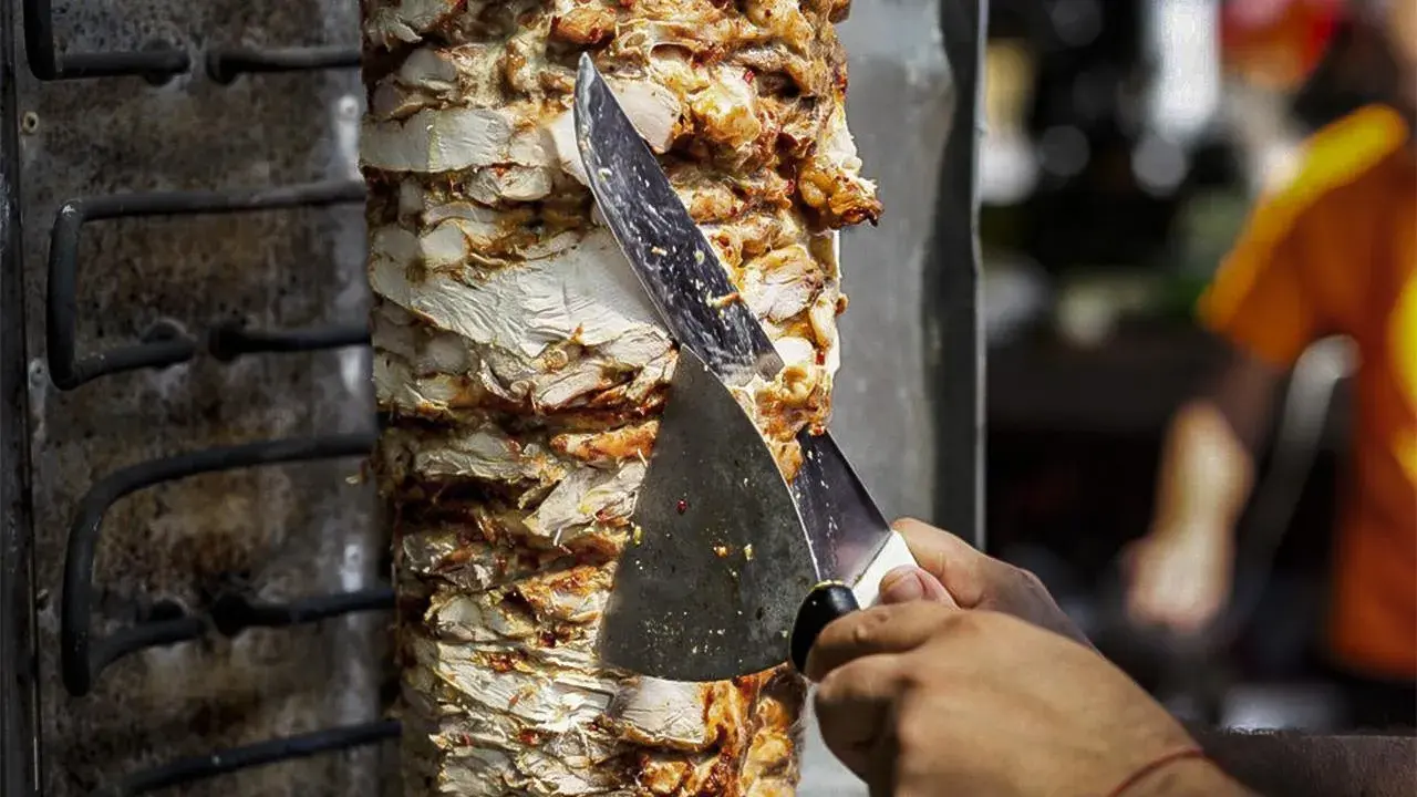 В Курске массово люди травятся шаурмой. Где лучше всего покупать шаверму и остаться в живых