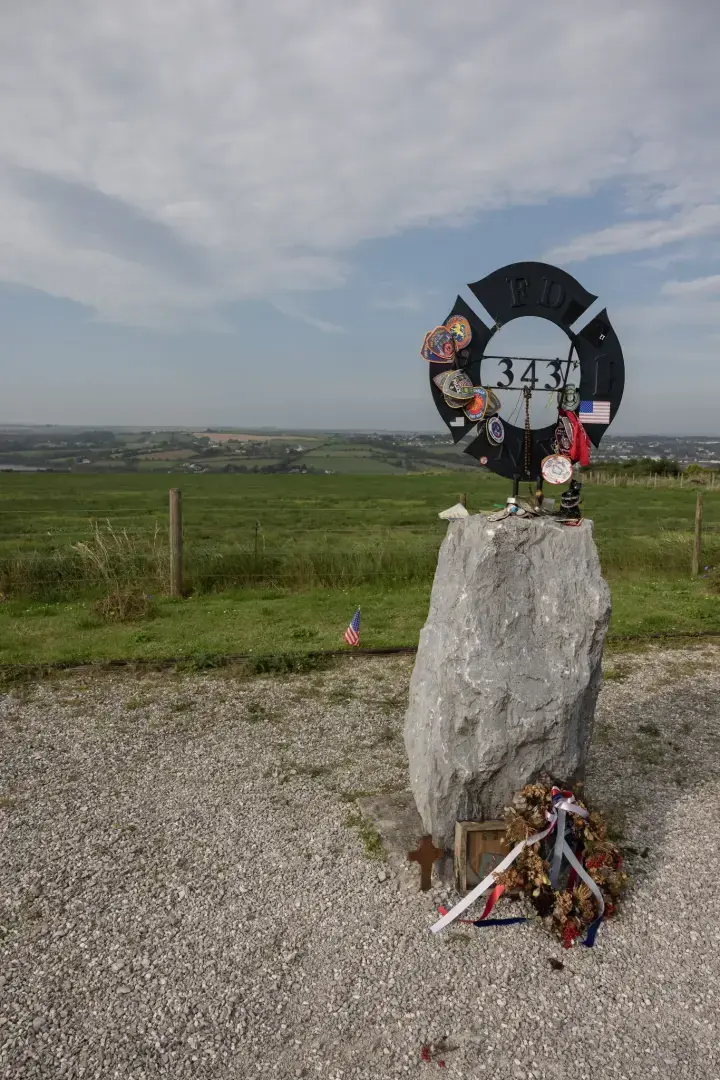 343 причины, по которым маленький городок в Ирландии скорбит по 11 сентября