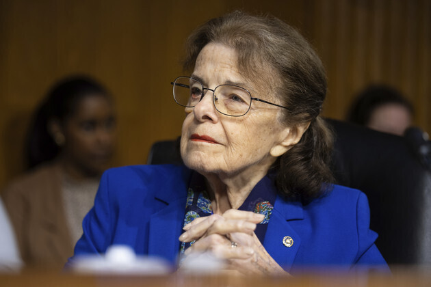 Сенатор Семейная юридическая драма Файнштейна передана на частное посредничеств