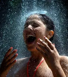 Холодный душ - это не только освежающий опыт, но и способ повысить свое общее здоровье!