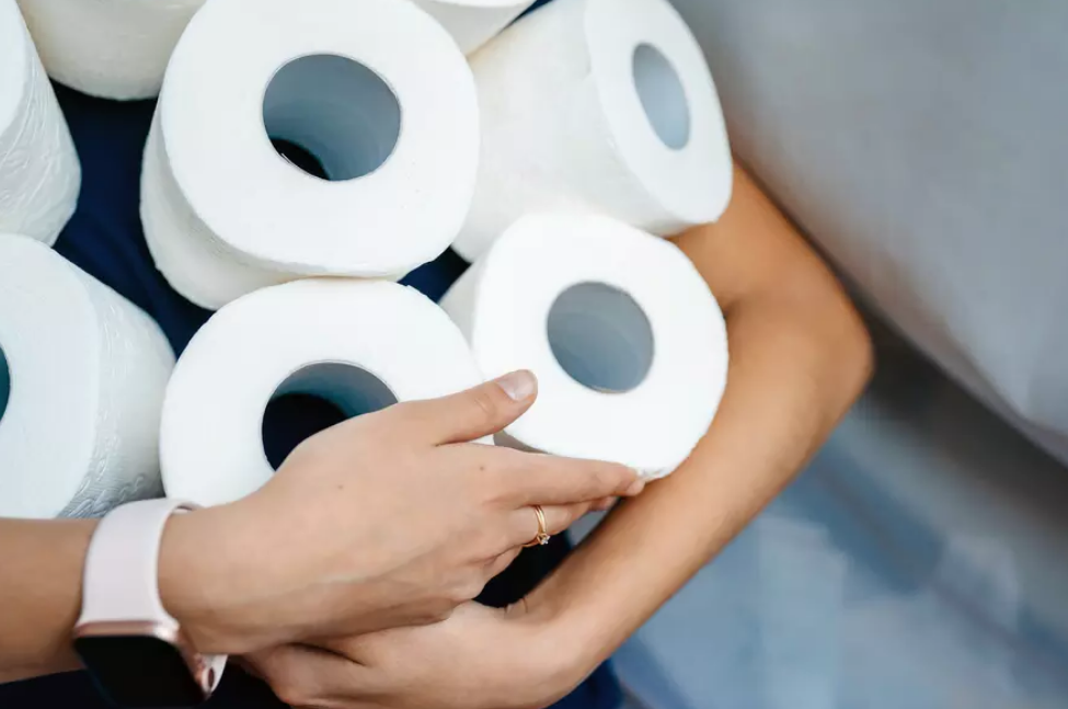 Сколько туалетной бумаги нужно, чтобы сбегать по-большому? Как правильно подтираться?