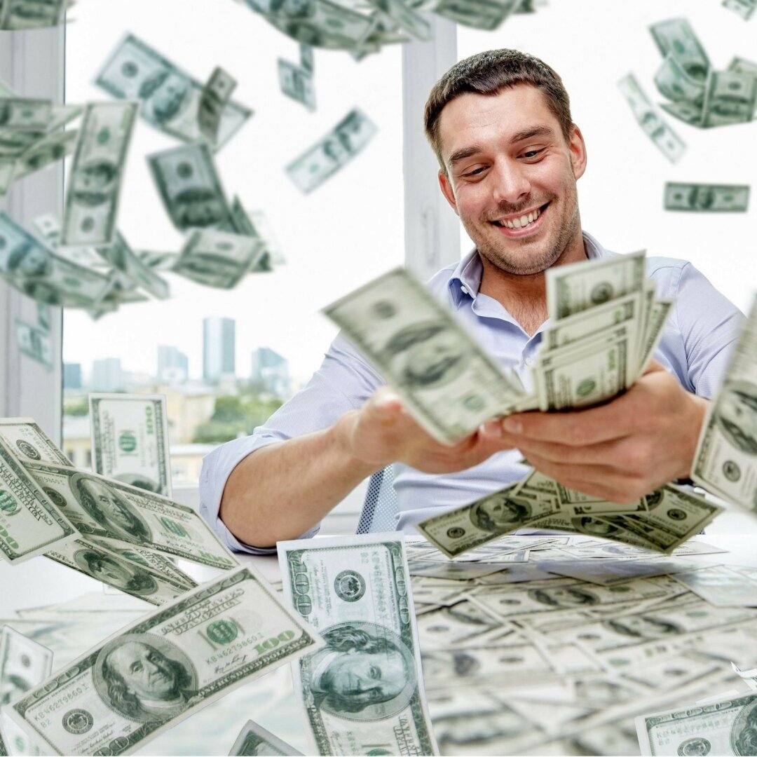 На что вы бы потратили сволившиеся на вас внезапно огромные деньги?