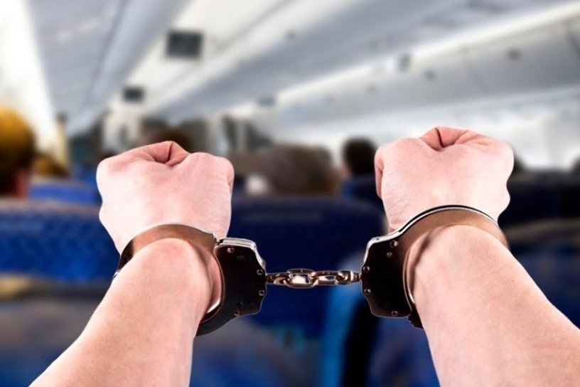 Угроза взорвать самолет наказывается штрафом в тысячу рублей?