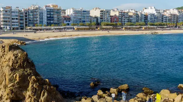 ПРАЗДНИЧНЫЙ УЖАС Двое британских туристов погибли после того, как их сбросили с мотоцикла во время испанских каникул ДВОЕ британских ...