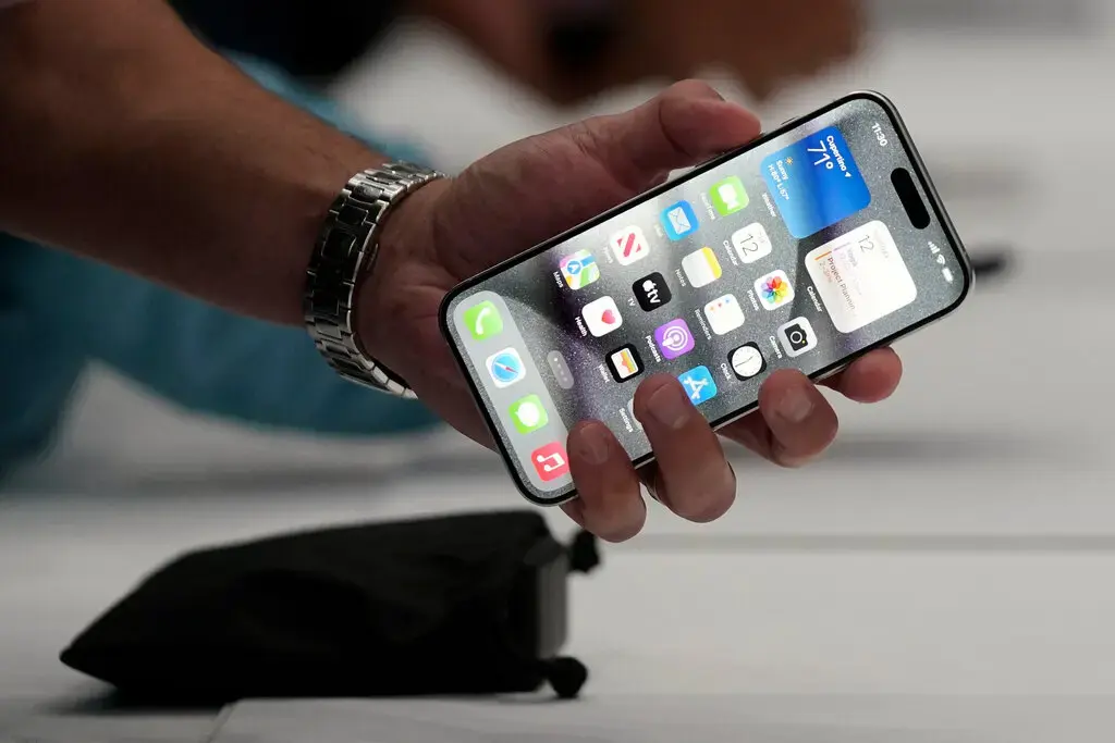 Apple представила iPhone 15 и перешла на зарядное устройство USB-C
