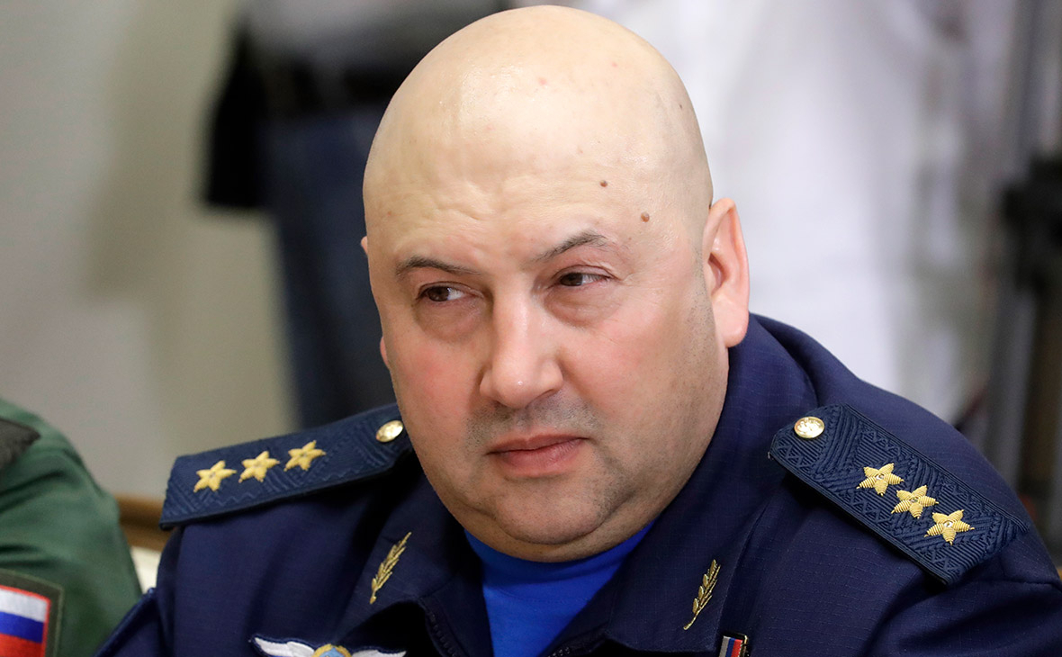 Суровикин уехал за границу – утверждает блогер Колясников