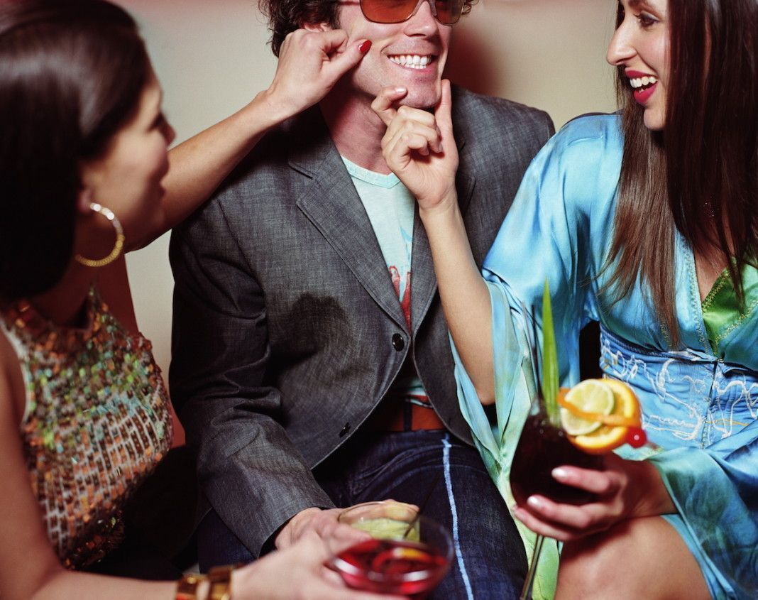 Статусы про бабников. Лысый бабник. Бабник одежда. Не бабник надпись. Бабник картинки с надписями.