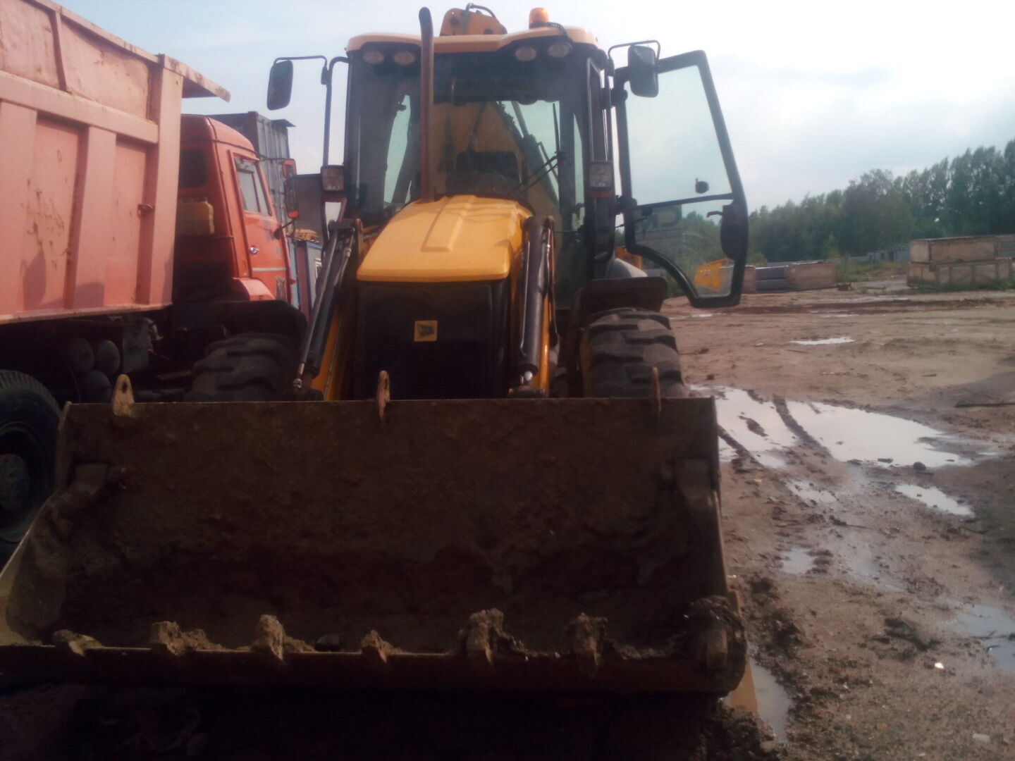 JCB 3CX ECO экскаватор-погрузчик.