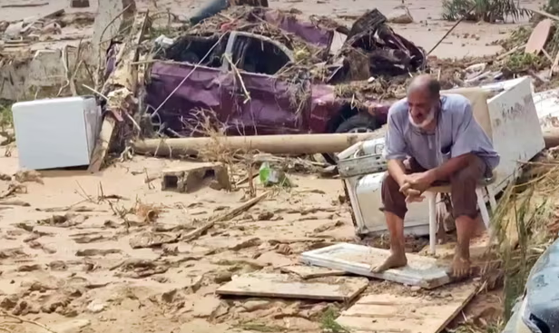 Ливийцы требуют расследования, поскольку число погибших в результате катастрофических наводнений растет
