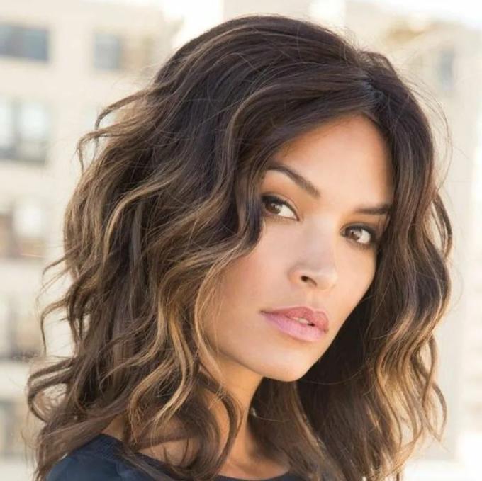 Актуальные стрижки для женщин 30+ на осень 2023