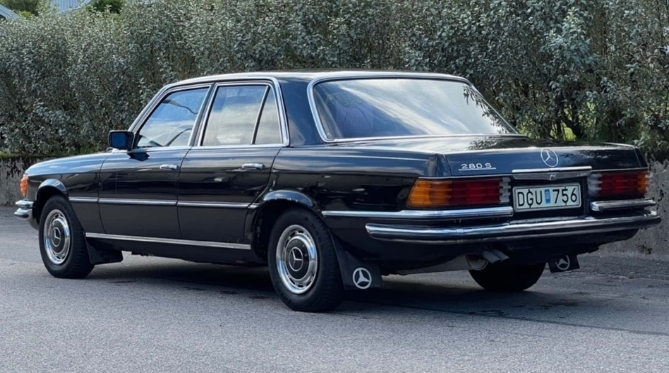 Mercedes S-Class 1973 года, принадлежащий королю Швеции, выставлен на продажу