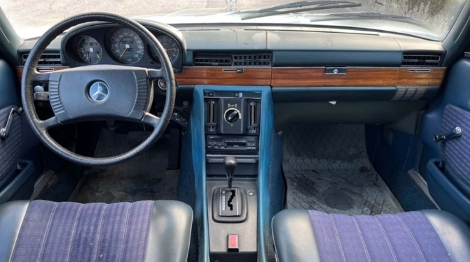 Mercedes S-Class 1973 года, принадлежащий королю Швеции, выставлен на продажу