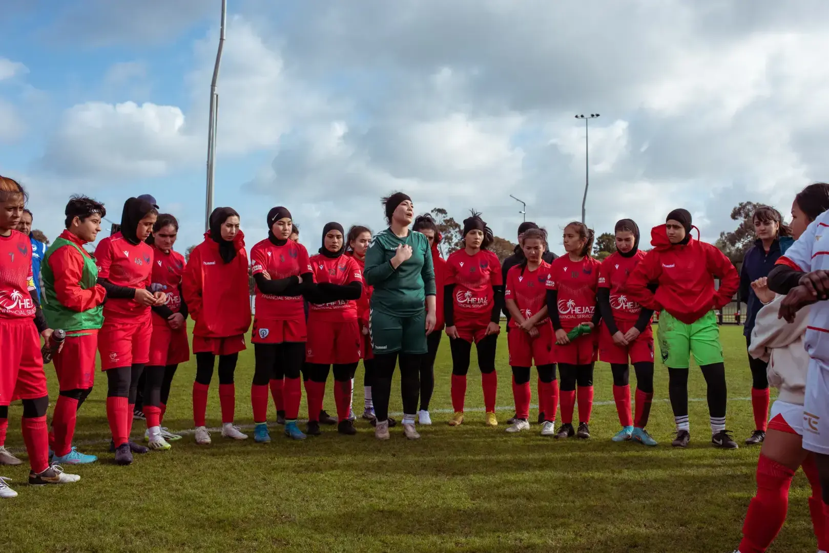 Они стреляли в нее. Они выгнали ее из дома. Она не перестанет бороться за девочек.