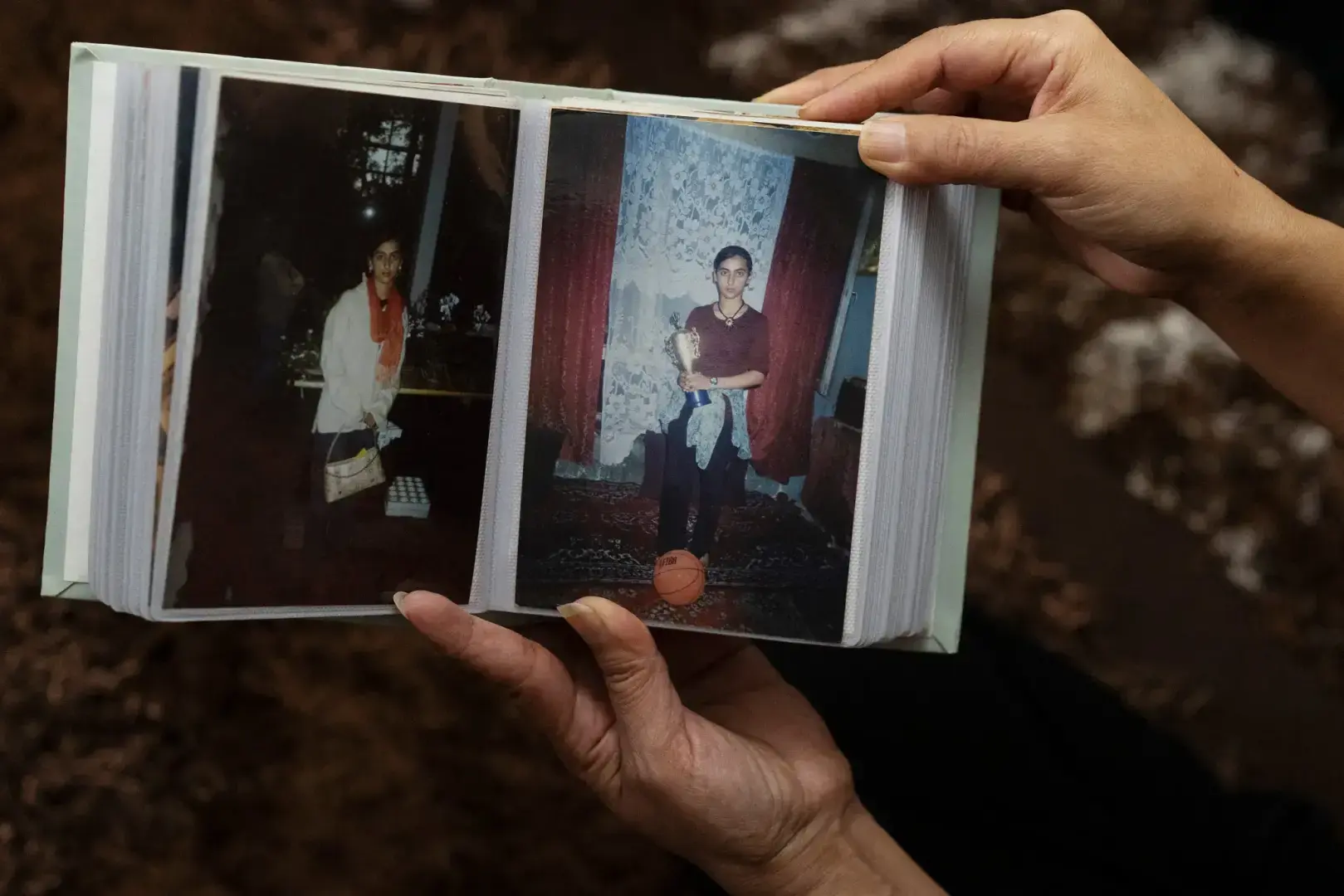 Они стреляли в нее. Они выгнали ее из дома. Она не перестанет бороться за девочек.