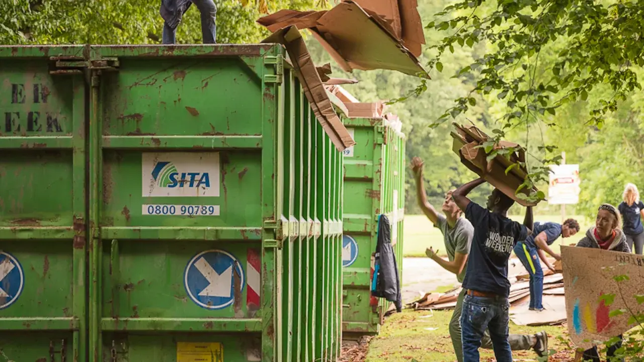 На фестивалях выбрасывают тысячи пластиковых палаток. Могут ли картонные палатки стать ответом?