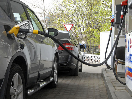 России, лидирующая страна по производству топлива. Почему в России такое дорогое топливо?