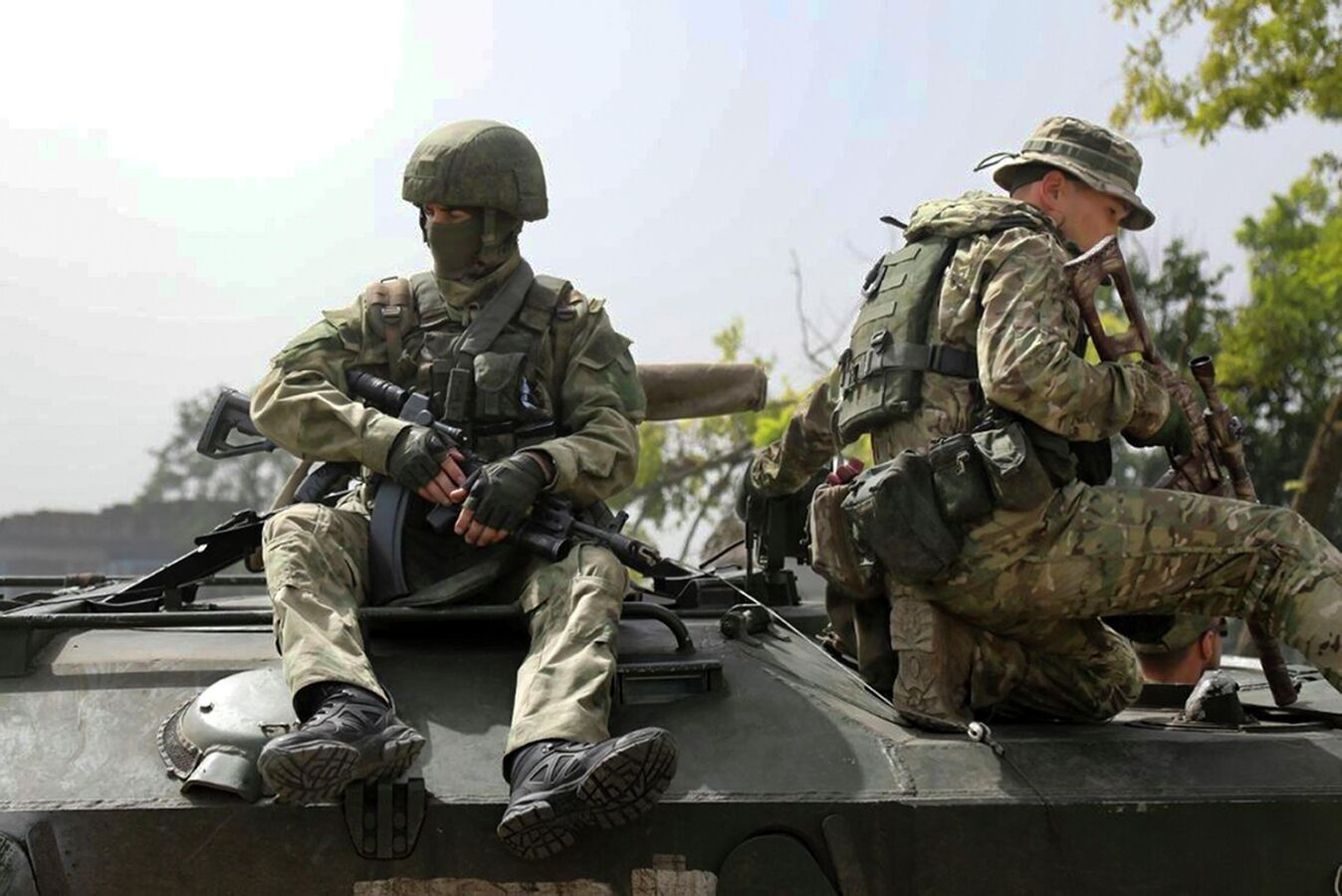 Российские десантники совершили успешную операцию, окружив и захватив украинских боевиков в районе Работино. Этот успех был отмечен даже в Польше.