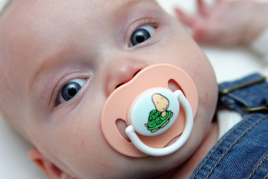 Стресс от COVID-19 усугубляет беременность: как это влияет на молодых матерей и увеличивает риск послеродового психоза.