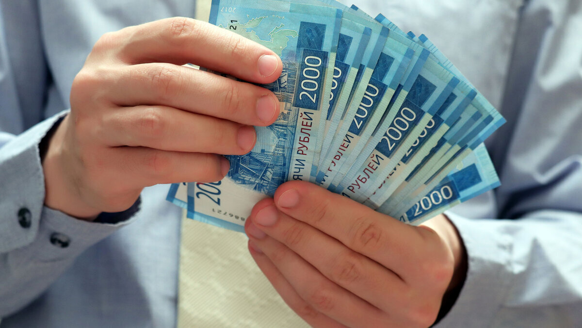 Исследование: Сколько россиян получают тринадцатую зарплату - статистика и тренды
