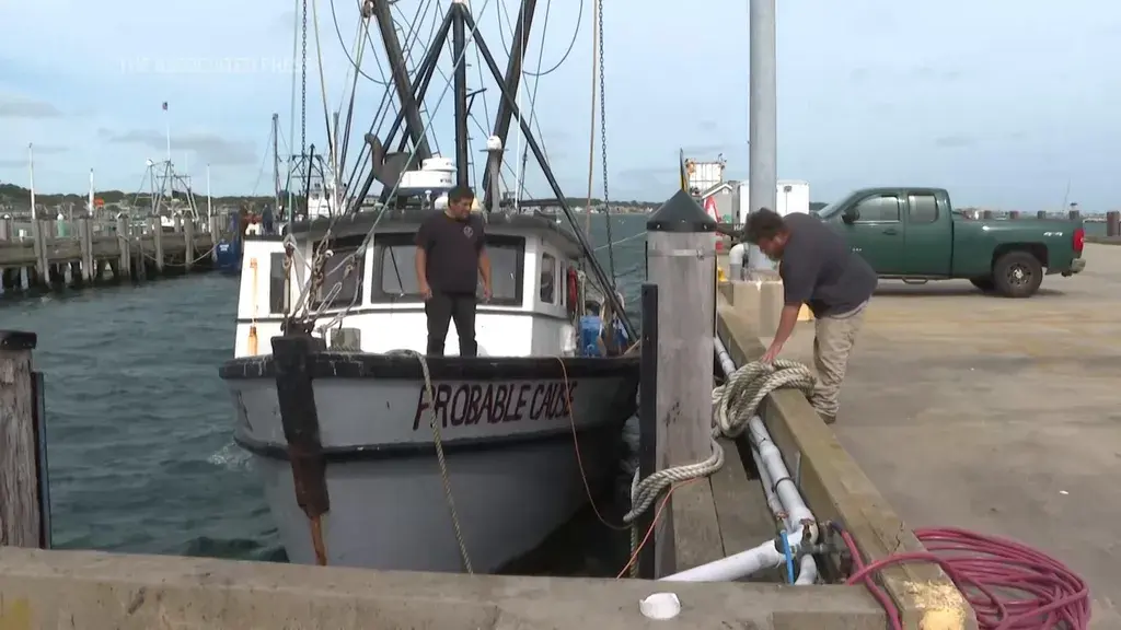 Восточное побережье готовится к приходу урагана.......