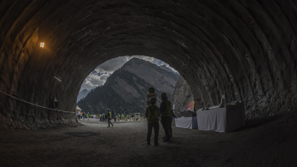 Борьба со смертоносными лавинами и снежными бурями: Взгляд на инфраструктурное чудо Индии вдоль гималайских границ