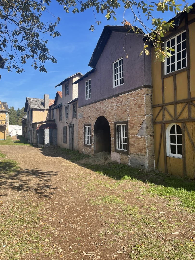 Вы хотели бы сниматься в кино? Приглашаю вас со мной на экскурсию в Киногород Пилигрим Порто в Химках: Россия