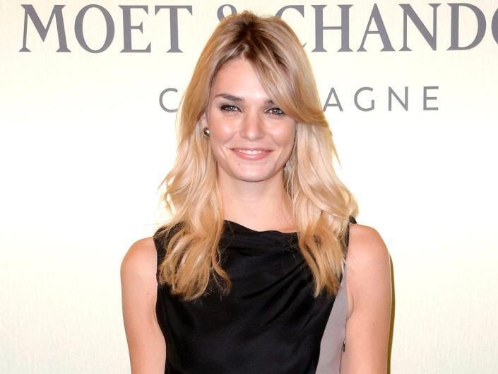 Победительница конкурса GNTM Луиза Хартема впервые стала мамой