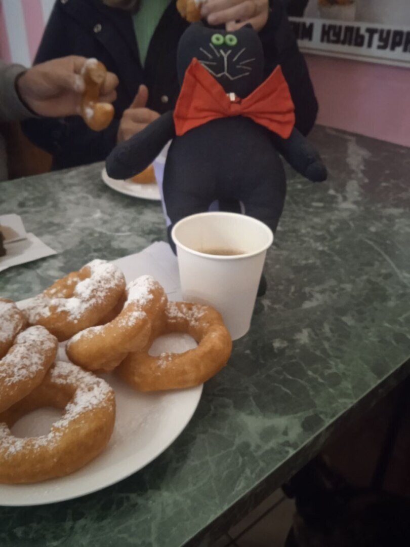 Что случилось с памятником букве Ё в Петербурге?