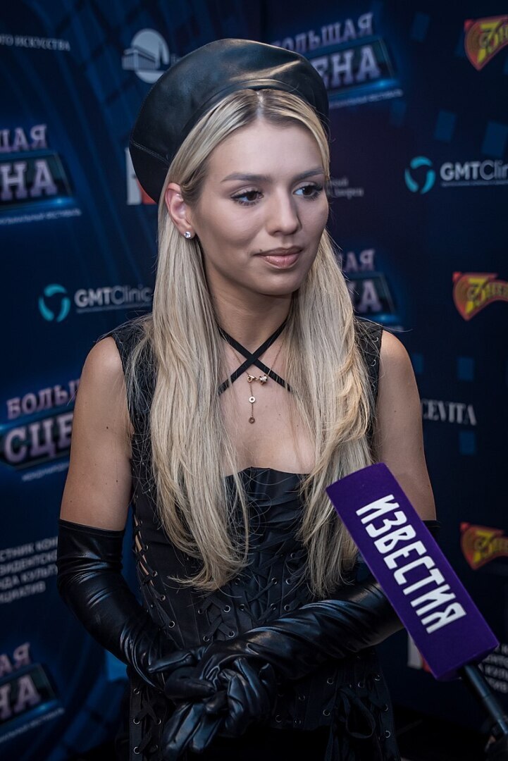 Кто круче? Опрос Ретро ФМ? Шура или Клава Кока? Стас Михайлов или Люся Чеботина? Лада Дэнс или Мия Бойка или Мия Бойко? (Инт-т поправил на Mia Boyka).