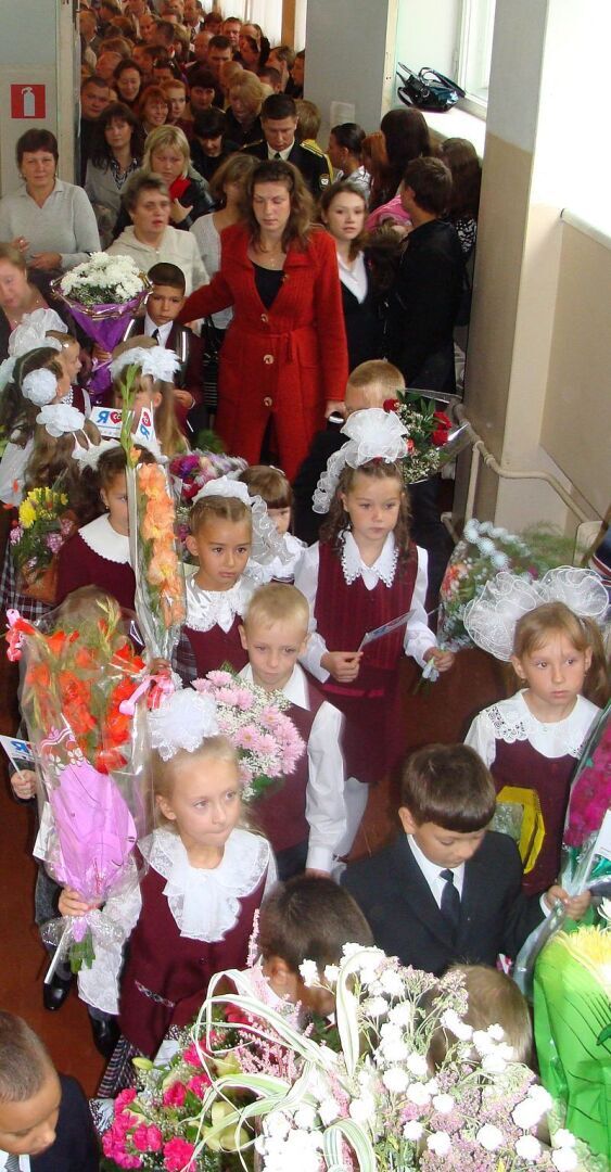 Почему в 1990-е годы, школьники переходили из 3-го класса не в 4-й, а сразу в 5-й класс? Что-то не понятно.